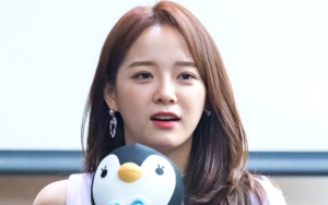 Nyanyikan Lagu 'Downpour' IOI di V Live, Kim Sejeong Bikin Fans Baper