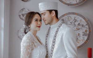 Nikahi Brondong Bule Tampan 24 Tahun, Aura Kasih Ternyata 'Nembak' Bilang Cinta Duluan