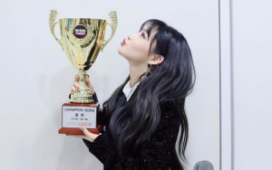 Girang Perdana Menang di Acara Musik Sejak Debut Solo, Chung Ha Unggah Foto Ini