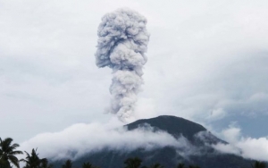 Gunung Ibu di Halmahera Barat Erupsi, Status Waspada Level 2