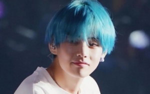 Warnai Rambut Jadi Biru Terang, Netter Heran V BTS Masih Ganteng Banget 