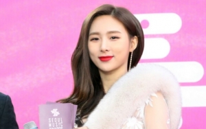 SMA 2019: Jadi MC, Dress Transparan Han Cho Im di Red Carpet Bikin Netter Syok