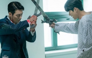 Penulis Naskah 'Memories of the Alhambra' Bahas Misteri di Balik Kematian Park Hoon