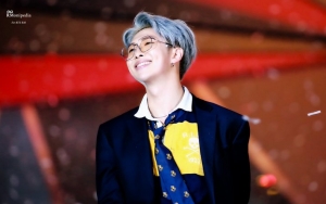 SMA 2019: Profesionalitas RM Santai Perbaiki Resleting Celana Saat Perform 'IDOL' BTS