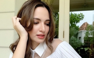 Pamer Pose Cetar Bareng 'Girls Squad', Nia Ramadhani Mengaku Seperti ABG Masa Kini