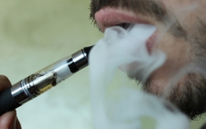 Sering Menjadi Pengganti Rokok, Vape Rupanya Juga Punya Bahaya yang Mengintai