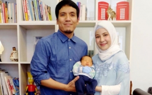 Nungging di Atas Jok Vespa, Pemotretan Bayi Desta-Nastasha Rizki Jadi Sorotan 
