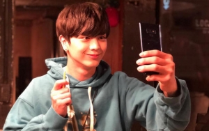 Unggah Video Perdana Usai Gelar Sarjananya Dicabut, Sungjae BTOB Banjir Dukungan