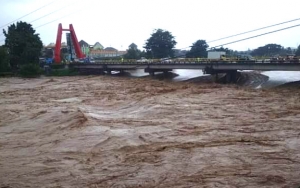 Banjir Bandang Tewaskan 6 Orang, Gubernur Sulsel Sebut Akibat Pendangkalan Sungai