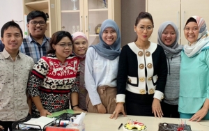 Kompak Beri Kejutan Ultah, Terungkap Panggilan Sayang Para Karyawan Untuk Inul Daratista