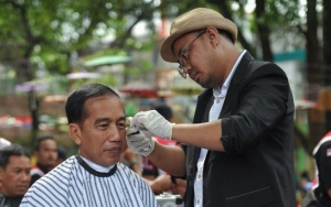 Disindir Kubu Prabowo Karena Datang Dari Jakarta, Herman Tukang Cukur Jokowi: Saya Asli Garut