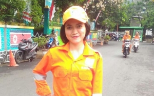 Sempat Jadi Model, Wanita Cantik Ini Viral Karena Pilih Karier Sebagai Pasukan Oranye