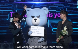 Gaon Music Awards 2019: Kocaknya Krunk Gantikan Stylist YG Terima Piala Kemenangan