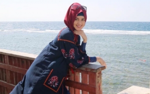 Hijrah dan Diisukan Bakal Nikahi Roger Danuarta, Intip 7 Potret Cantik Cut Meyriska Saat Berhijab