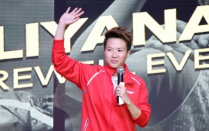Atlet Badminton Liliyana Natsir Alias Butet Gantung Raket Sambil Menangis