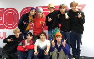 Yunho-Xiumin Hingga Red Velvet Datang ke Konser NCT 127, Intip Momen Mereka di Backstage