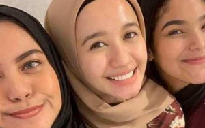 Laudya Cynthia Bella Girang Dikunjungi Keluarga di Malaysia