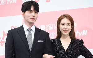 Lee Dong Wook dan Yoo In Na Rasanya Perankan Karakter di 'Touch Your Heart'