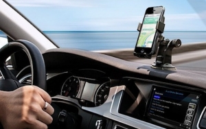 Cek GPS di Ponsel Saat Mengemudi Bisa Masuk Bui