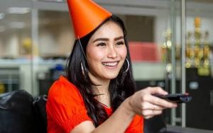 Ayu Ting Ting Tutup Kolom Komentar Usai Dituding 'Tiru' Postingan Raffi Ahmad