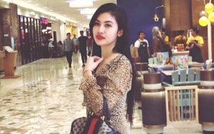 Kunjungi Makam Julia Perez, Della Perez Curhat Sedih Ngaku Berat Jalani Hidup