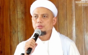 Ustaz Arifin Ilham Disambut Ratusan Orang Saat Tiba di Indonesia