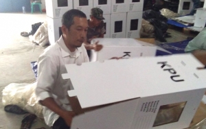 Sempat Dipastikan Kedap Air, Kotak Suara Kardus Di Subang Rusak Karena Lembap