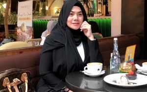 Sarita Korban 'Pelakor' Jennifer Dunn Tertawa Bahagia Dibonceng Pria Ini, Reaksi Netter tak Terduga