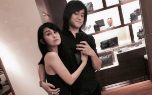 Pangku Mesra Calon Istri Sambil Main Piano, Tangan Kevin Aprilio Bikin Warganet Salah Fokus