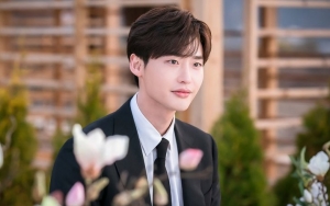 Adegan Merokok Lee Jong Suk di 'Romance Is A Bonus Book' Jadi Sorotan Netter