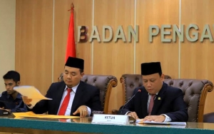 Spanduk Sultan-Jokowi di Yogyakarta Ditertibkan Bawaslu  Lantaran Diduga Tak Sesuai Izin