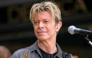 Aktor Ganteng Ini Bakal Perankan David Bowie Muda di 'Stardust', Mirip?