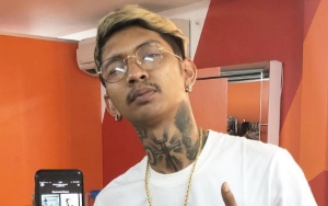 Young Lex Hobi Koleksi Perhiasan Hingga Emas Batangan, Santai Disindir Mirip Cewek