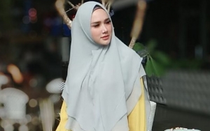 Dhani Baru 10 Hari Dipenjara, Mulan Berani Umbar 'Belahan Dada' Dihujat Hijrah Palsu