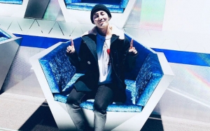 Ha Sungwoon Bikin Fans Mewek Usai Datangi Pameran Wanna One Seorang Diri