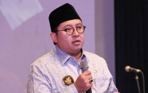 Dituding Hina Ulama Karena Puisi 'Doa yang Ditukar', Fadli Zon Pamer Foto Akrab Dengan Kiai Maimun