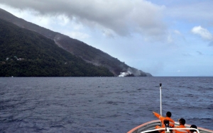 2 Kampung Terisolir Akibat Lava Gunung Karangetang, Bantuan Terpaksa Diberikan via Laut