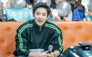 Chanyeol EXO Nongol di Foto Cha Eunwoo ASTRO dan Fansnya, Netter: Untung Ganteng