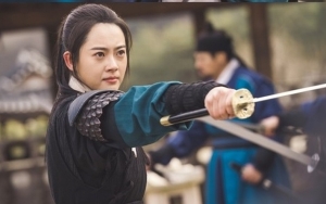 Go Ara Keren Lakoni Adegan Pertarungan Sebagai Investigator di 'Haechi'