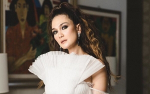 Luna Maya 'Melotot Cantik' Usai Dibully Iri Syahrini Bakal Nikahi Reino