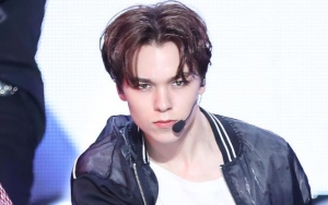 Vernon Terpaksa Absen dari Kegiatan Seventeen Gara-Gara Ini