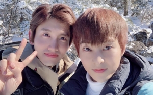 Dibilang Seperti Yunho, Xiumin Lepaskan Baju di Depan Changmin