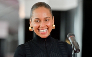 Grammy Awards 2019: Tampil Tanpa Makeup, Kecantikan Alicia Keys Curi Perhatian