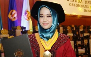 Jadi Wisudawan Terbaik dengan Skripsi #2019GantiPresiden, PKS Puji Mahasiswi Unpad