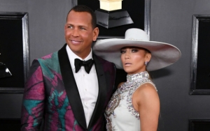 Jennifer Lopez Pamer Pose Seksi, Ekspresi Cuek Kekasih Jadi Bahan Guyonan