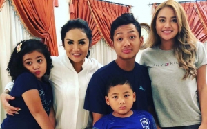  Krisdayanti Mesra Bareng Suami Diingatkan Soal Tugas Ibu, Gambar Aurel-Azriel Jadi Sorotan