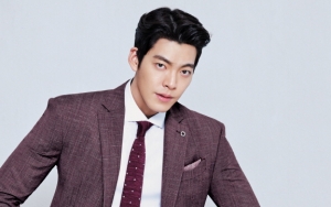 Momen-Momen Ini Buktikan Kim Woo Bin Tak Cuma Ganteng Tapi Juga Sopan dan Perhatian