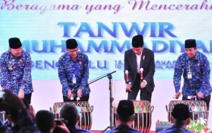 Ketum Muhamamadiyah Singgung Soal Pose Foto Dua Jari di Hadapan Jokowi