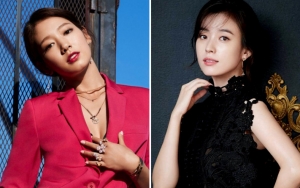 Park Shin Hye Imut Pakai Jaket Padding Saat Pamerkan Truk Kopi dari Han Hyo Joo