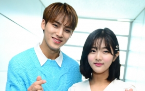 Foto Bareng Mingyu Seventeen, Shin Eun Soo Dicibir Tak Cocok Jadi MC 'Inkigayo'